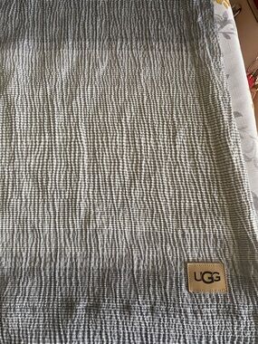 UGG Gray Crinkle shower curtain, 3tones of grey used a few times like new